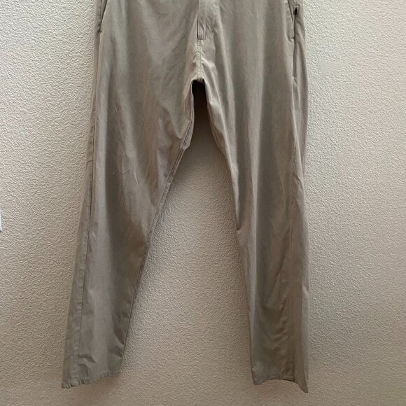 Vuori Aim Pant Pants 32 Inch Inseam Men's 33 / 34 Khaki Gray Color Golf Casual - Picture 6 of 7
